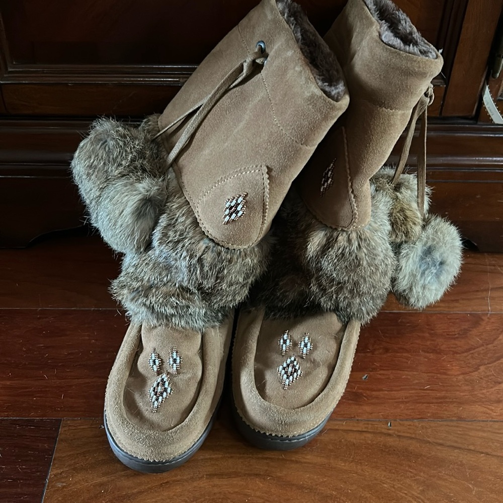 Manitobah Mukluks - Chestnut Snowy Owl